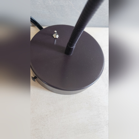 Wall Mounted Plug In Adjustable Reading Lamp - Picture 2 of 10